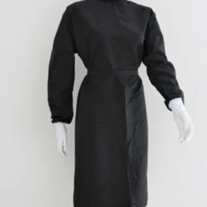 Bata negra con mangas